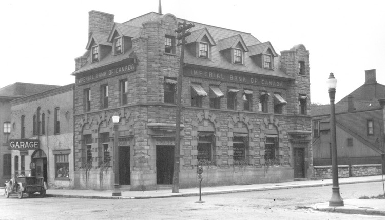 banks imperial bank of canada 1919 bridge st.jpg